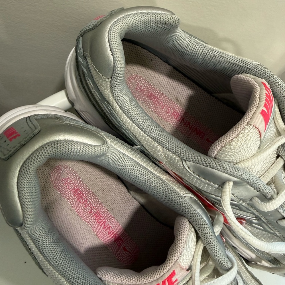 Nike Initiator Running Sneakers Women’s Shoe 8 - Picture 9 of 10